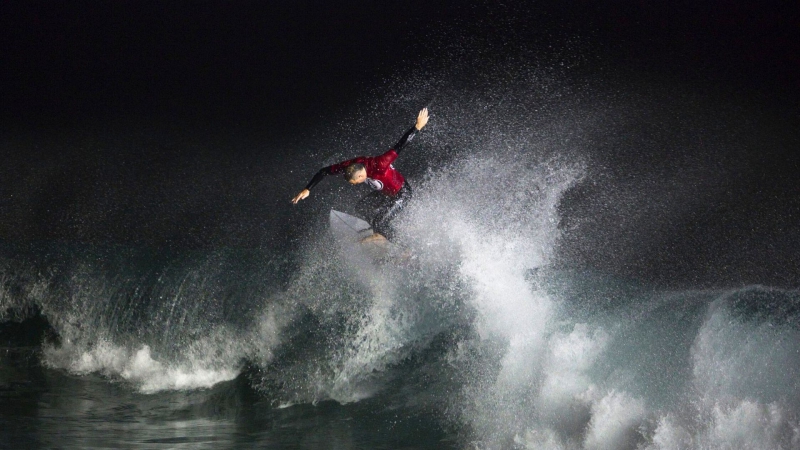 How to stay prepared for night surfing