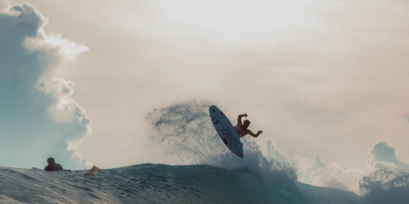 Surfing Lances right Mentawai